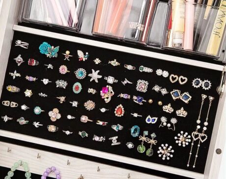 What is a Jewelry Dresser Called?