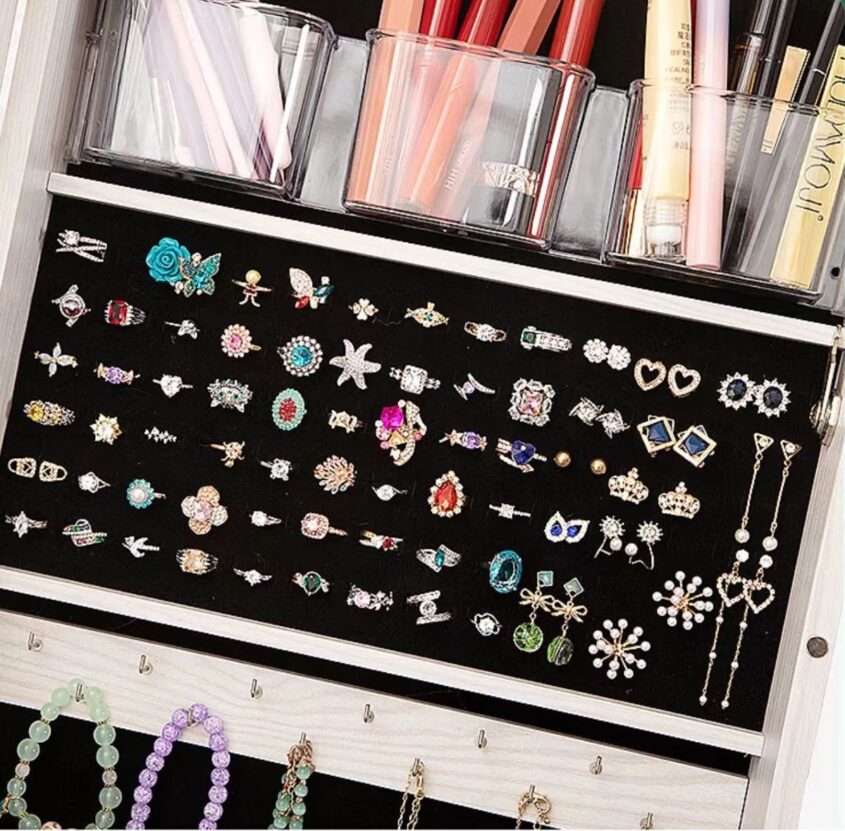 What is a Jewelry Dresser Called?